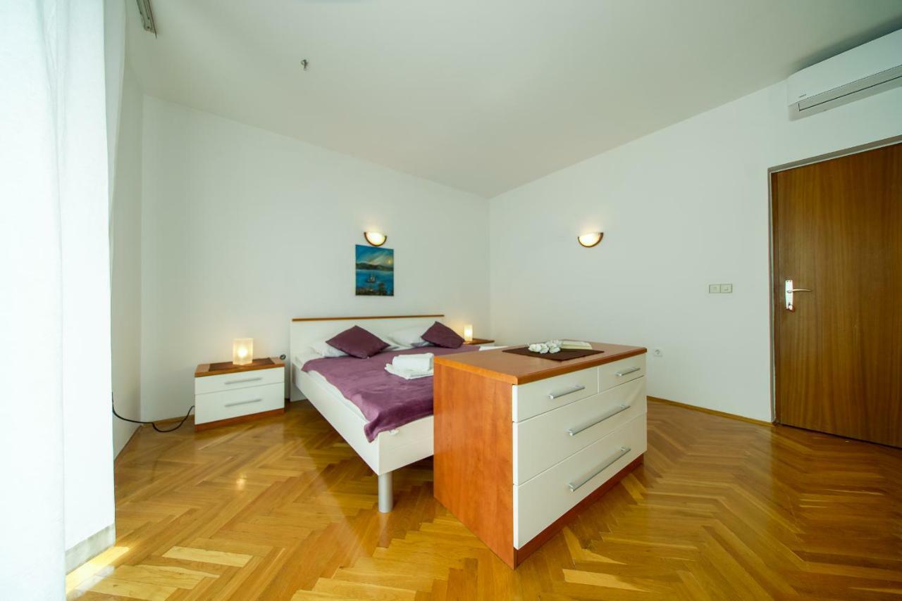 Apartments L&L Dugi Rat Bagian luar foto