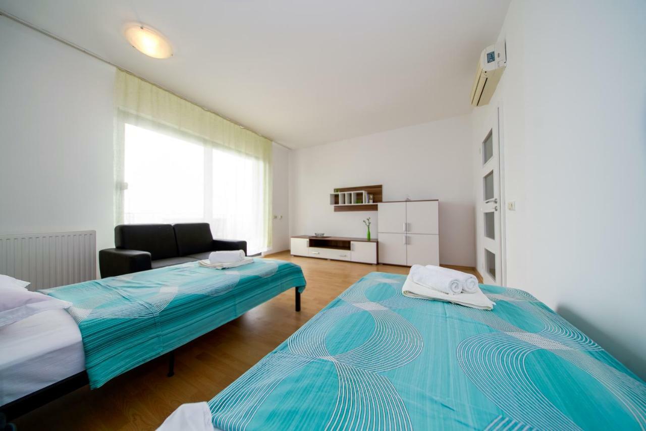 Apartments L&L Dugi Rat Bagian luar foto