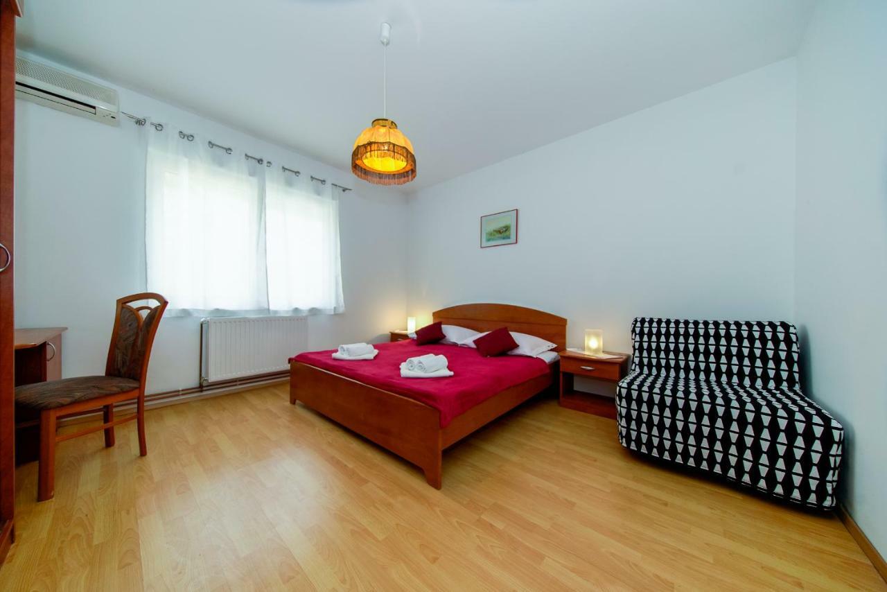 Apartments L&L Dugi Rat Bagian luar foto